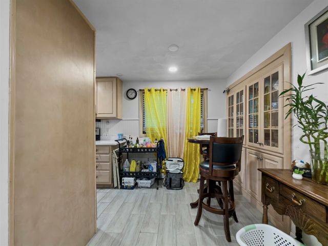 8 Haigh Avenue, Salem, NH 03079
