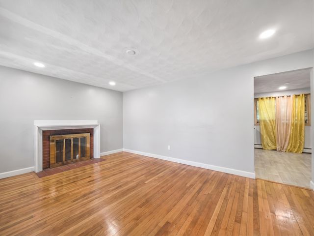 8 Haigh Avenue, Salem, NH 03079