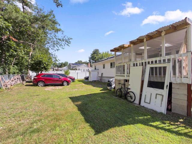8 Haigh Avenue, Salem, NH 03079