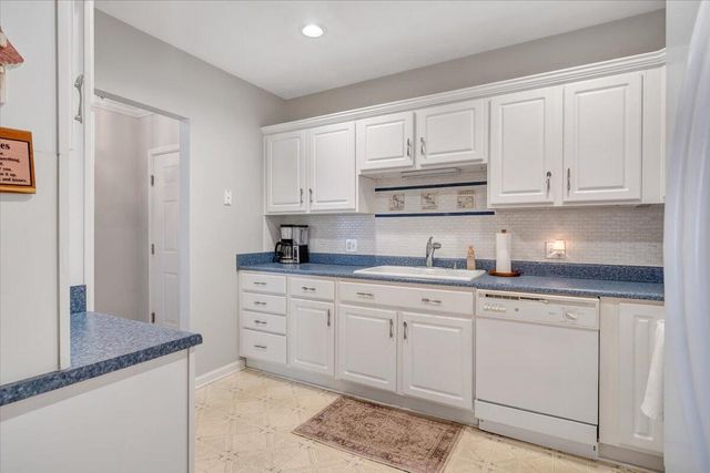 4448 Pheasant Ridge Rd Apt 304, Roanoke, VA 24014