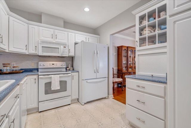 4448 Pheasant Ridge Rd Apt 304, Roanoke, VA 24014