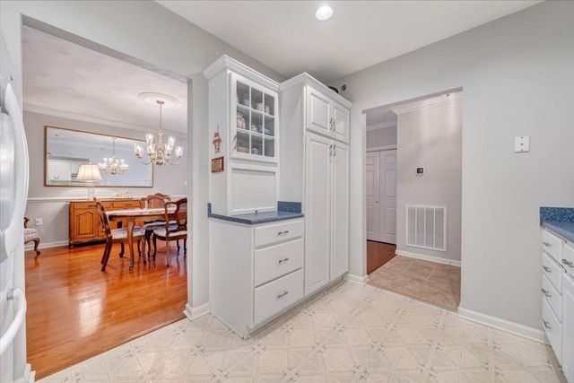 4448 Pheasant Ridge Rd Apt 304, Roanoke, VA 24014