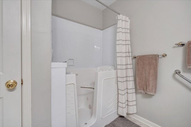 4448 Pheasant Ridge Rd Apt 304, Roanoke, VA 24014