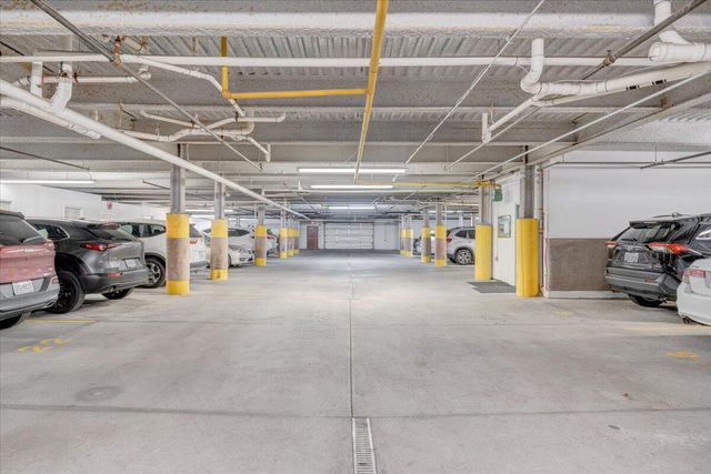 4448 Pheasant Ridge Rd Apt 304, Roanoke, VA 24014