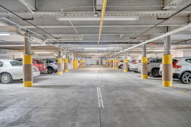 4448 Pheasant Ridge Rd Apt 304, Roanoke, VA 24014