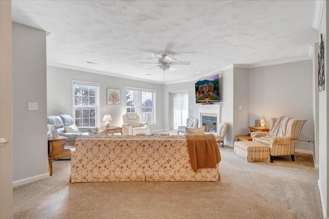 4448 Pheasant Ridge Rd Apt 304, Roanoke, VA 24014