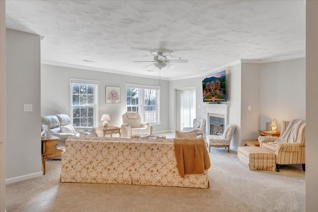 4448 Pheasant Ridge Rd Apt 304, Roanoke, VA 24014