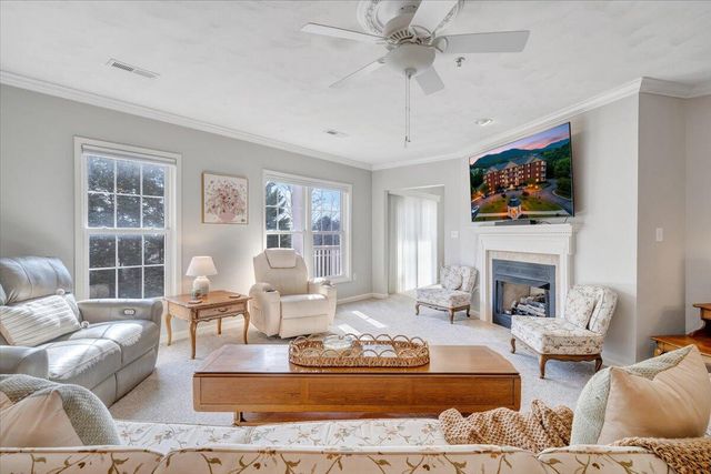 4448 Pheasant Ridge Rd Apt 304, Roanoke, VA 24014