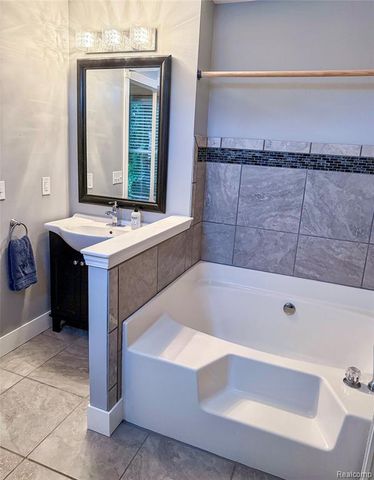 468 Windy Bluff, Flushing, MI 48433