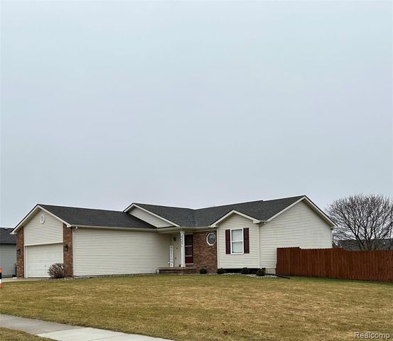 468 Windy Bluff, Flushing, MI 48433