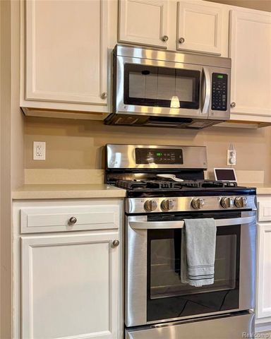 468 Windy Bluff, Flushing, MI 48433