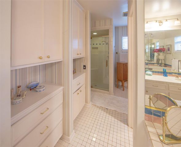 7918 Fairdale Lane, Houston, TX 77063