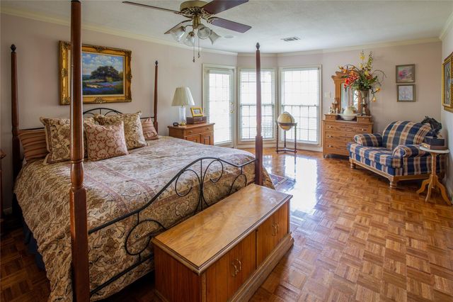 7918 Fairdale Lane, Houston, TX 77063