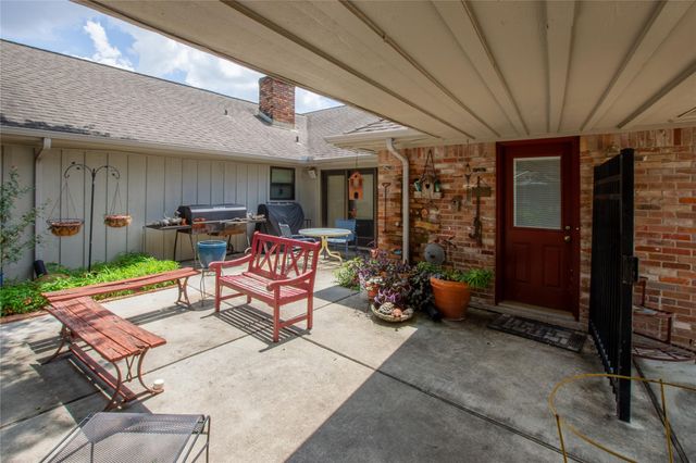 7918 Fairdale Lane, Houston, TX 77063
