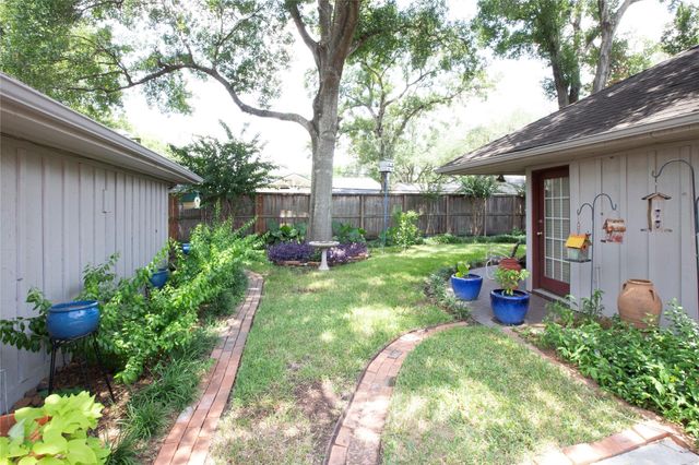 7918 Fairdale Lane, Houston, TX 77063