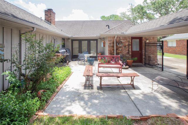 7918 Fairdale Lane, Houston, TX 77063