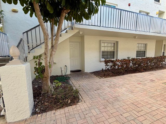 1105 Lake Shore Drive 104, Lake Park, FL 33403