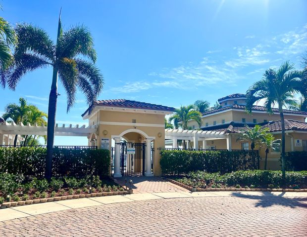 1105 Lake Shore Drive 104, Lake Park, FL 33403