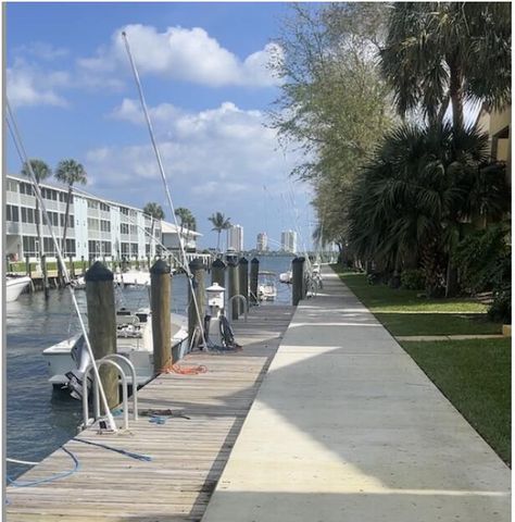 1105 Lake Shore Drive 104, Lake Park, FL 33403
