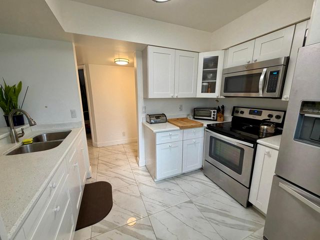 1105 Lake Shore Drive 104, Lake Park, FL 33403