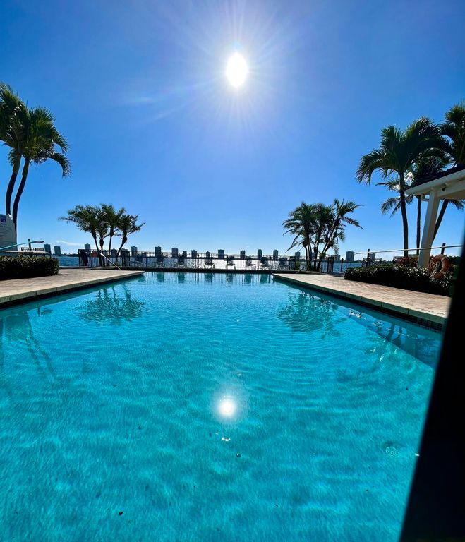 1105 Lake Shore Drive 104, Lake Park, FL 33403