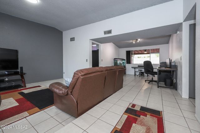 9789 E Burnett Street, Tucson, AZ 85730