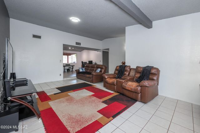 9789 E Burnett Street, Tucson, AZ 85730
