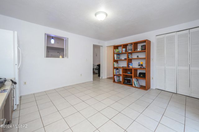9789 E Burnett Street, Tucson, AZ 85730