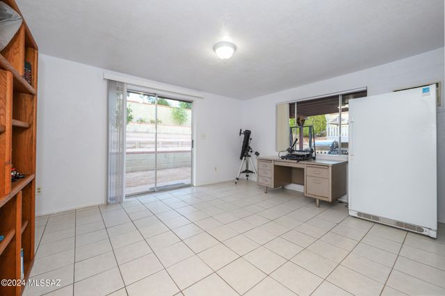 9789 E Burnett Street, Tucson, AZ 85730
