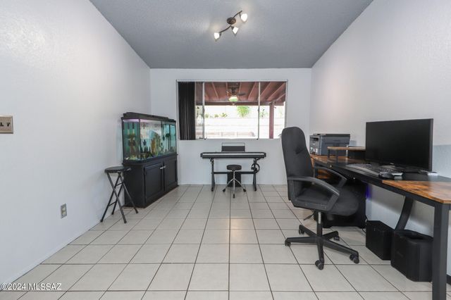 9789 E Burnett Street, Tucson, AZ 85730