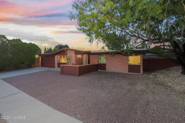 9789 E Burnett Street, Tucson, AZ 85730