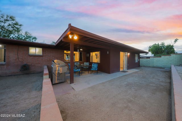 9789 E Burnett Street, Tucson, AZ 85730