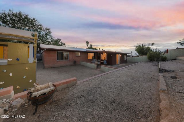 9789 E Burnett Street, Tucson, AZ 85730