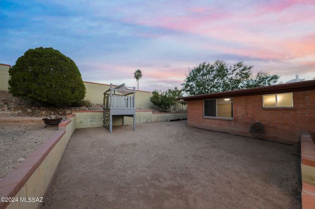 9789 E Burnett Street, Tucson, AZ 85730