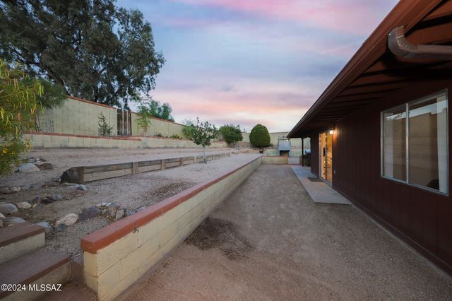 9789 E Burnett Street, Tucson, AZ 85730