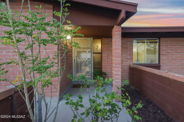 9789 E Burnett Street, Tucson, AZ 85730