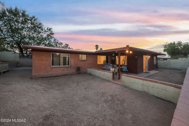 9789 E Burnett Street, Tucson, AZ 85730