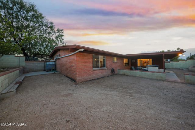 9789 E Burnett Street, Tucson, AZ 85730