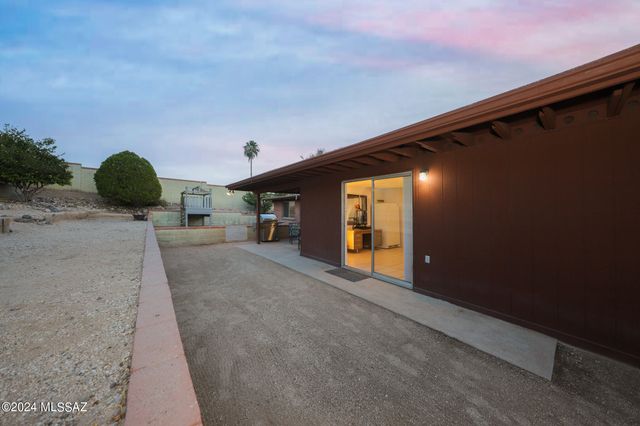 9789 E Burnett Street, Tucson, AZ 85730