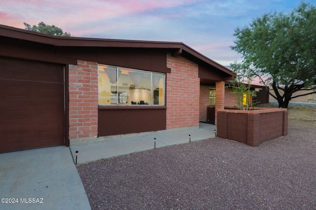 9789 E Burnett Street, Tucson, AZ 85730