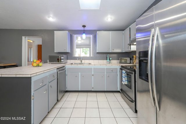 9789 E Burnett Street, Tucson, AZ 85730