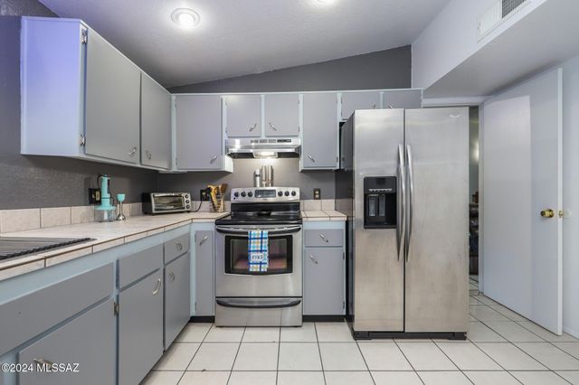 9789 E Burnett Street, Tucson, AZ 85730