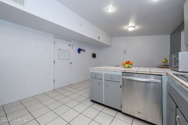 9789 E Burnett Street, Tucson, AZ 85730