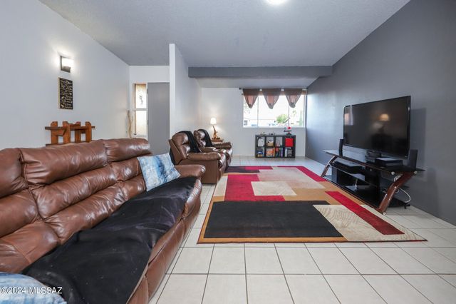 9789 E Burnett Street, Tucson, AZ 85730