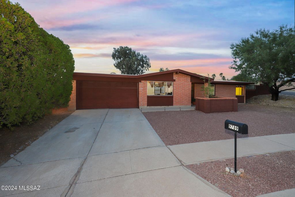 9789 E Burnett Street, Tucson, AZ 85730