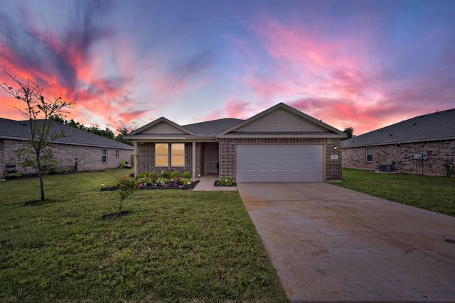 420 Jameson Street, Springtown, TX 76082