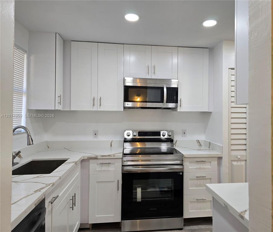 11477 NW 39th Ct 205-1, Coral Springs, FL 33065