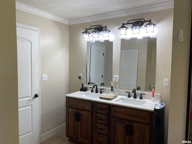 1640 PLEASANT RIDGE Road, Vienna, IL 62995