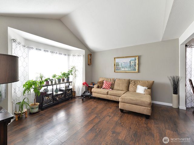 1605 27th Avenue SE, Puyallup, WA 98374