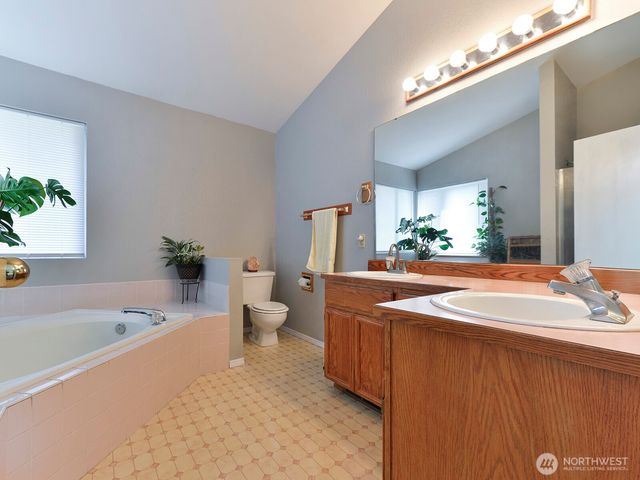 1605 27th Avenue SE, Puyallup, WA 98374